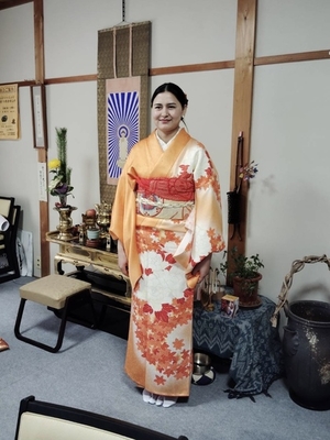50年前の着物を着る新婦さん