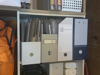 カラーボックスにファイルボックスを入れた