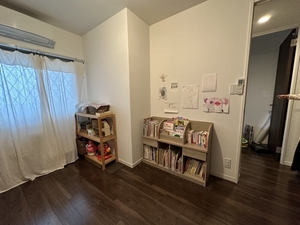 絵を飾った子供部屋