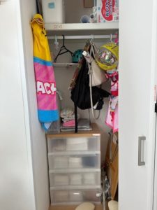 整理前のクローゼット
