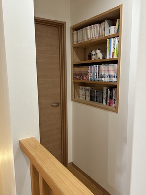 作り付けの本棚