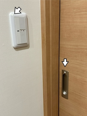 蓄光シールをはったドアノブとスイッチカバー