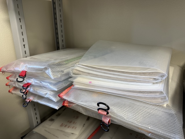 ジッパーバッグに入った書類