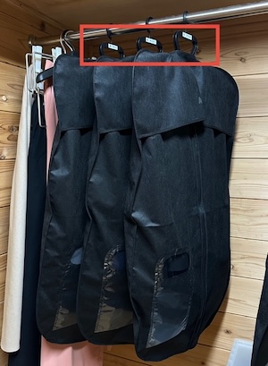 ハンガーに洋服の色をラベリング
