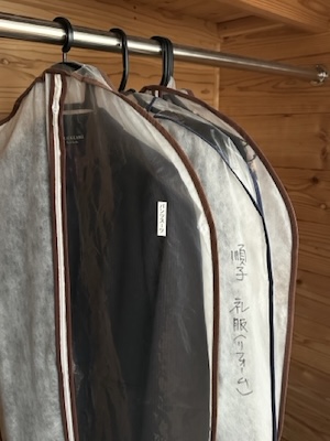 洋服カバーに直接書く